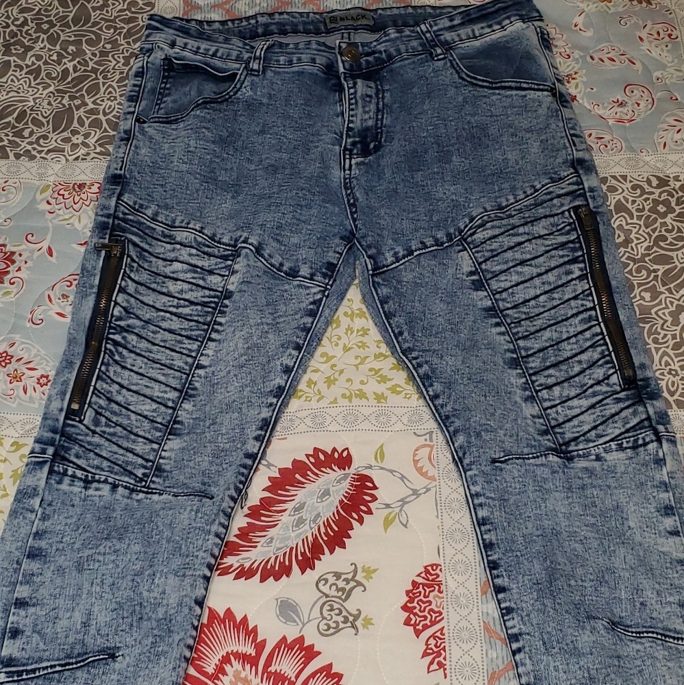 Blue skinny jeans